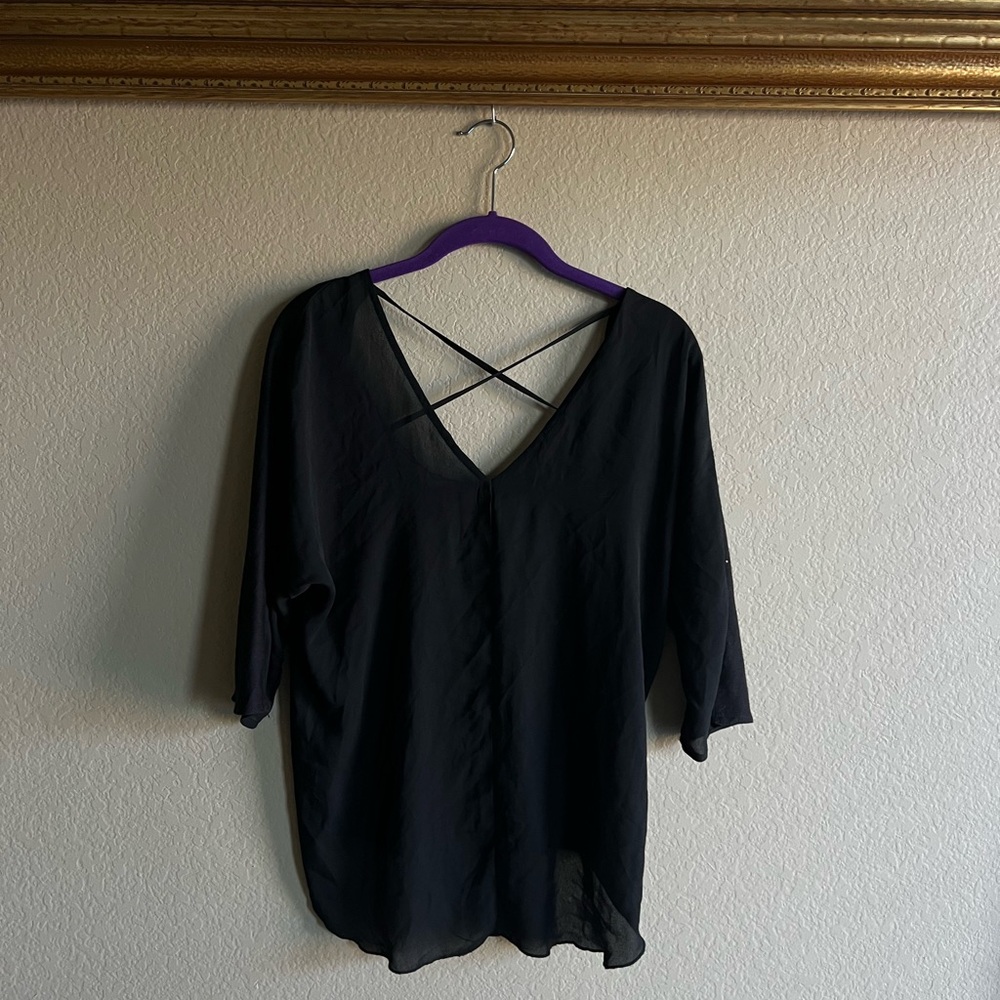 BKE boutique Women's Black V-Neck Cross-Back Blouse